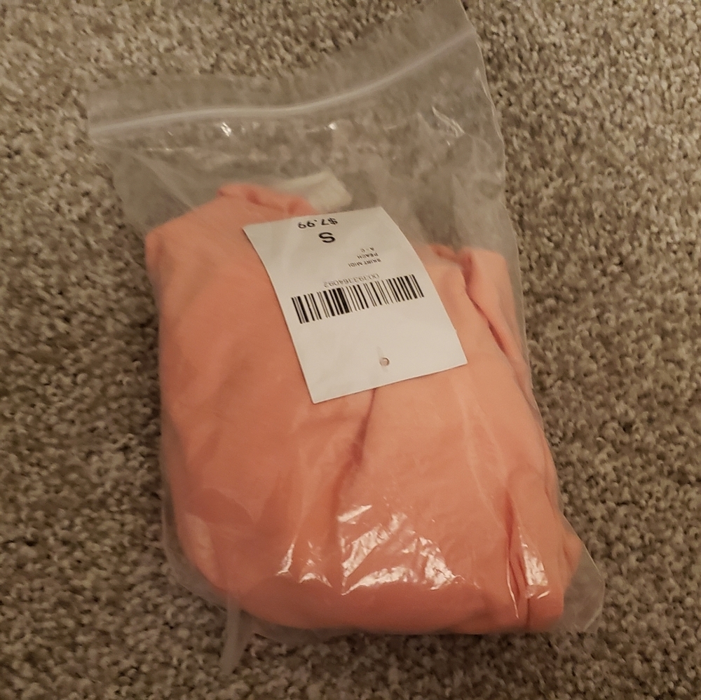 New pen skirt size small